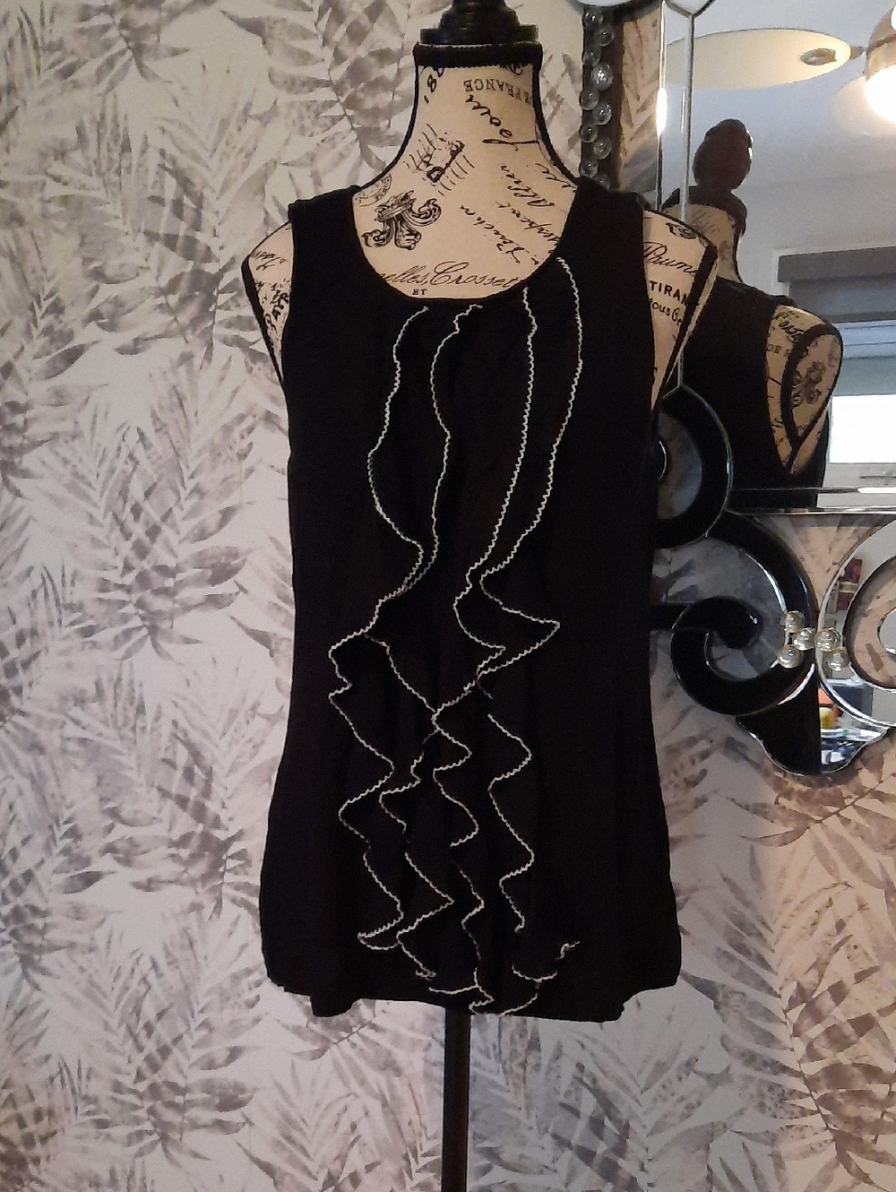 Design History Black Ruffle-Front Sleeveless Tank